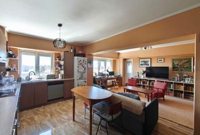 Apartament cu 4 camere decomandat în Dacia