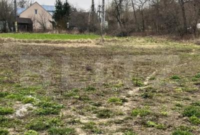 Casă cu 4 camere cu Teren 4600 Mp în Central