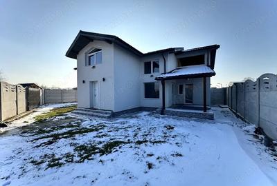 Casă cu 4 camere cu Teren 308 Mp în Giulești