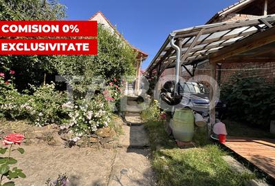 Casa de vanzare cu curte spatioasa loc relaxare si gradina Cornatel - 2