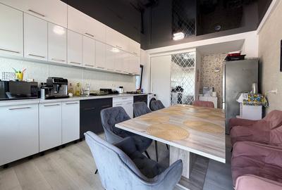 Mamaia-Sat, Vila moderna, mobilata si utilata complet, 15 camere - 10