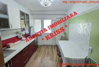 Apartament cu 4 camere decomandat în Central - 1