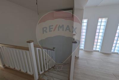 Casă individuală cu 6 camere cu Teren 484 Mp în Central - 8