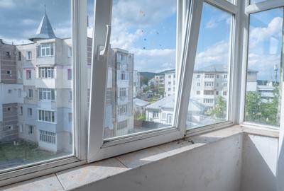 Apartament cu 3 camere decomandat, mobilat în Moinești - 12