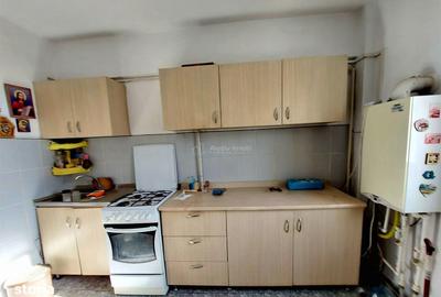 Apartament cu 3 camere decomandat în Piața - 3