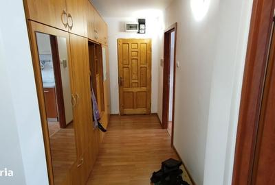 Apartament cu 2 camere decomandat în Tractorul - 4