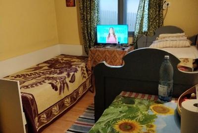 Casa din bârne de lemn, 3 camere, Stațiunea Cacica, SU 117mp,882 mp teren - 2