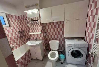 Apartament cu 3 camere decomandat în Palazu Mare