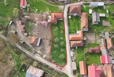 Casă cu 3 camere în Ocișor - 1