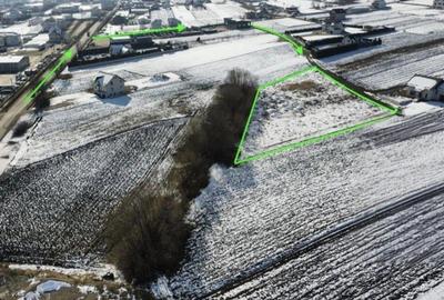 Spațiu comercial, în Ipotești