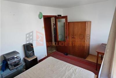 Apartament cu 3 camere semidecomandat în Micro 5 - 2