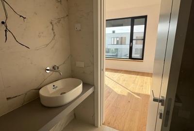 Proprietar  Casă de Vânzare Amber Forest - 12