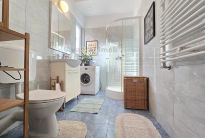 Apartament cu 3 camere semidecomandat, mobilat în P-ța Universității - 12