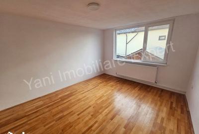 Casă cu 8 camere cu Teren 1500 Mp în Central - 14