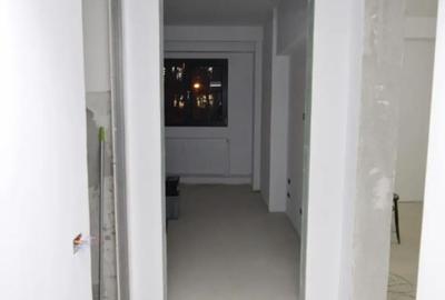 Apartament cu 3 camere decomandat în Tineretului - 2