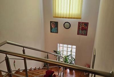 Casă cu 6 camere cu Teren 800 Mp în Calea București - 2