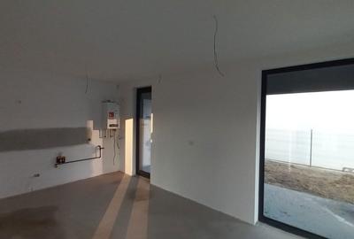 Casă cu 4 camere cu Teren 386 Mp în Micești - 17