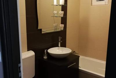 Apartament cu 3 camere semidecomandat în Central - 3