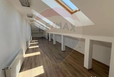 Spațiu comercial, de 40 mp, în Central - 4