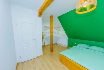 Casă cu 7 camere cu Teren 6370 Mp în Groși - 16