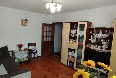 Apartament 2 camere etaj 2 din 4 semi decomandat,mobilat,utilat zona Kaufland vest