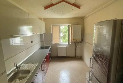 De vanzare apartament cu 3 camere, etajul 2, Dealul Florilor - 3