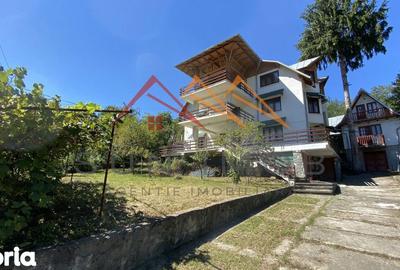Casă cu 7 camere cu Teren 3100 Mp în Poiana - 2