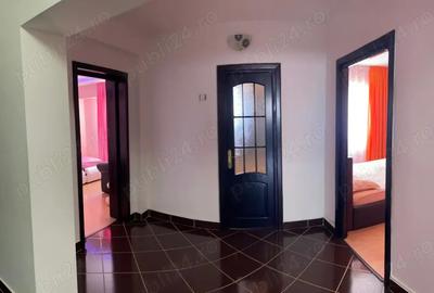 Apartament de vanzare 3 camere Piata Neam? zona 1 mai - 2