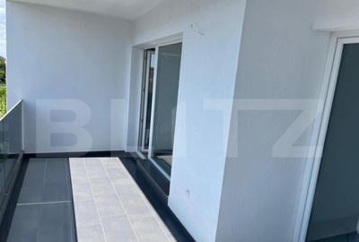 Apartament cu 3 camere semidecomandat în Turnișor