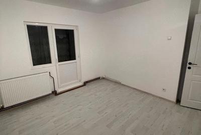 Apartament cu 3 camere decomandat în Tomești - 4