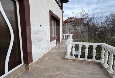 Vilă cu 4 camere moderne si curte - Copou - 1.250€/lună - 15