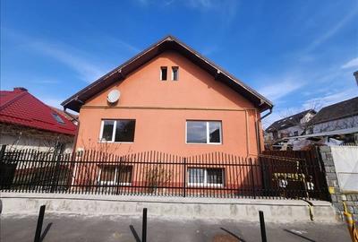 Casă cu 4 camere în Astra