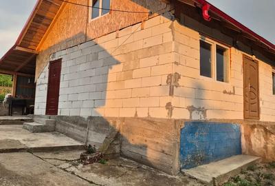 Vand casa, satul Hu?i, comuna Preute?ti