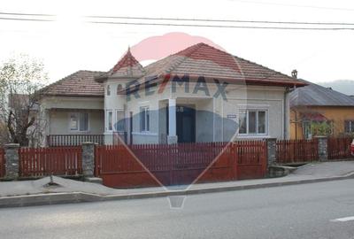 Casă cu 4 camere în Parc Zăvoi