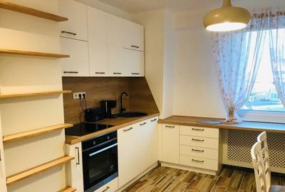 Apartament cu 3 camere decomandat în Titan