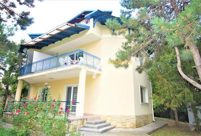 Casă individuală cu 8 camere în Sud-Est