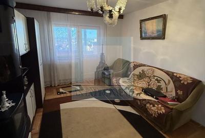 Apartament cu 3 camere decomandat în Florilor - 13