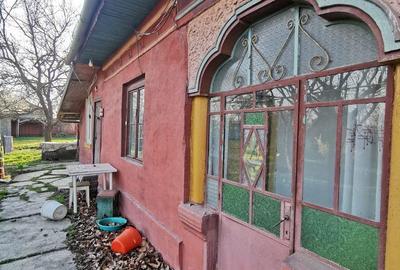 Casă cu 4 camere cu Teren 1000 Mp în Frumușani - 1