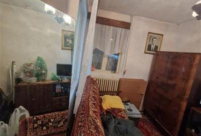 Ramnicu Valcea - Biblioteca Judeteana - casa - 3 camere - curte comuna - 5