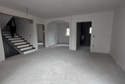 Casă cu 7 camere cu Teren 150 Mp în Rădăuți - 1