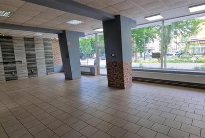 Spațiu comercial, de 141 mp, în Micro III - 7