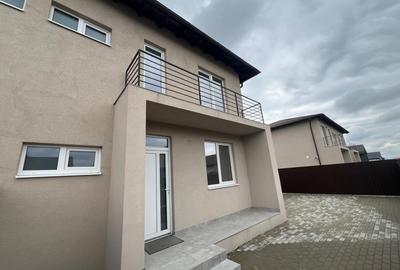 Duplex cu 4 camere cu Canalizare în Sânpetru - 11
