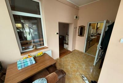 Casa cu garaj ?i 2 ?eminee, langa Parcul Mare Str. - 8