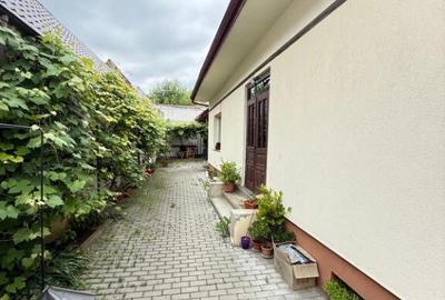 Casa centrala de vanzare- zona Cristian - 12