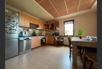 Casă cu 8 camere cu Canalizare în Aradului - 5