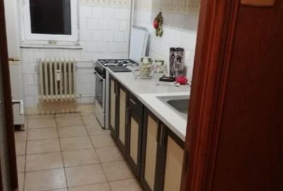 Apartament cu 3 camere semidecomandat, mobilat în Tătărași