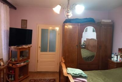 De vanzare 2 corpuri separate de casa 205mp si teren curte 390mp - 16