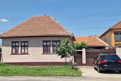 Casa de vanzare cu 4 CAMERE in zona rurala - 1