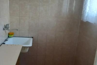 Garsonieră în Titan - 2