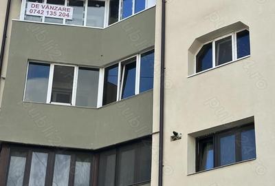 Apartament cu 4 camere decomandat în Târgu Neamț - 8